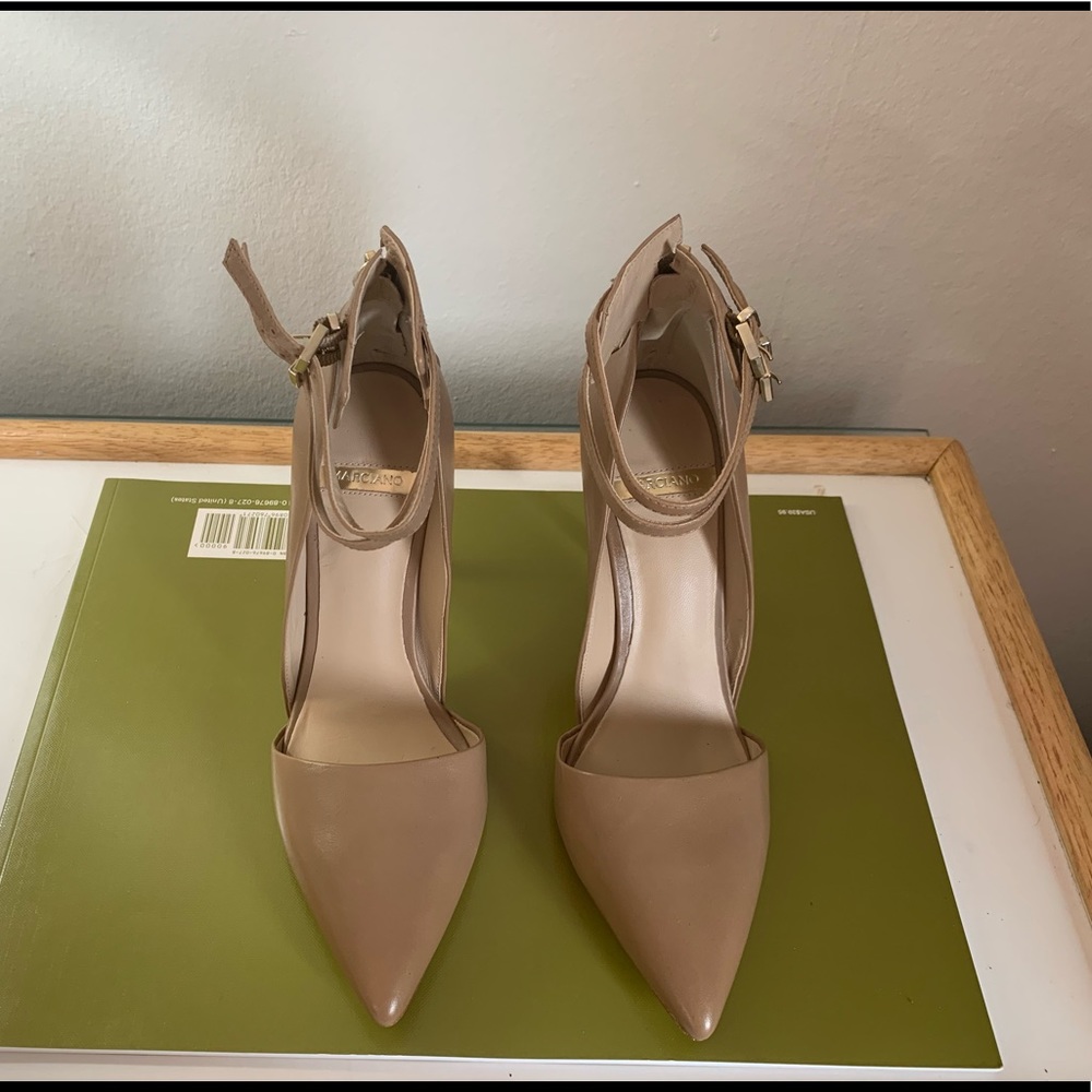 MARCIANO Pumps